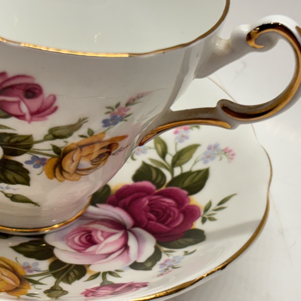 REGENCY English Fine Bone China Floral Teacup & Saucer Vintage made in England